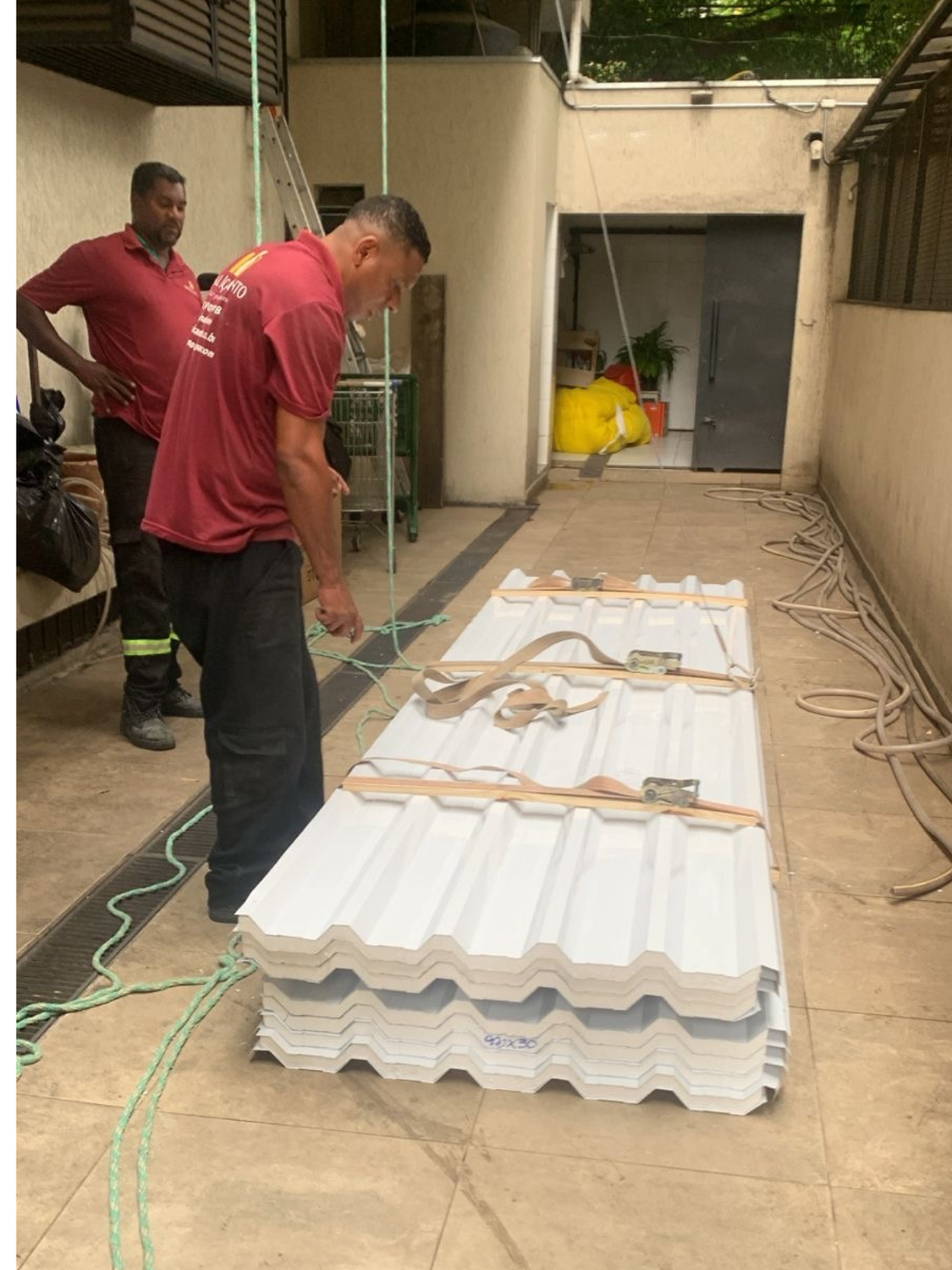 Içamento de móveis em edifício residencial